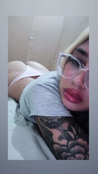 Hola amores soy nueva en la zona soy una rubia muy puta y natural, predispuesta para complacerte para que tengamos mucho sexo rico y mojado 💦 soy un fuego amor 🫦