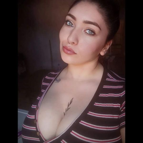 Edificio alta categoría ⭐⭐⭐⭐⭐


✓Serv de ducha
√ Cochera privada
✓Frigobar (café,gaseosa,jugo) libre
✓Masajes en camilla,tatami
✓De cortesía dulces y bombones cositas saladas🍬🍫


~Comunicarte para tu turno full time ✨️