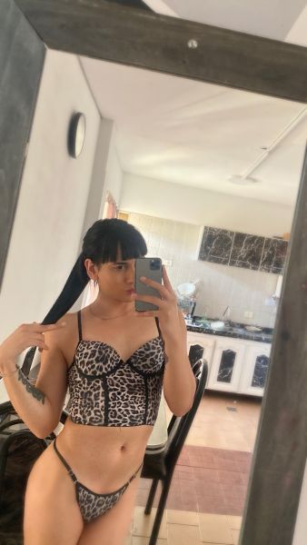 Luciana chica buena onda copada,me gustan los buenos tratos.
Soy Versatil me gustan los besos franelas y mucho más para más información escribime 