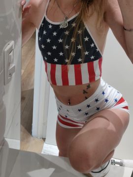 Nicole 