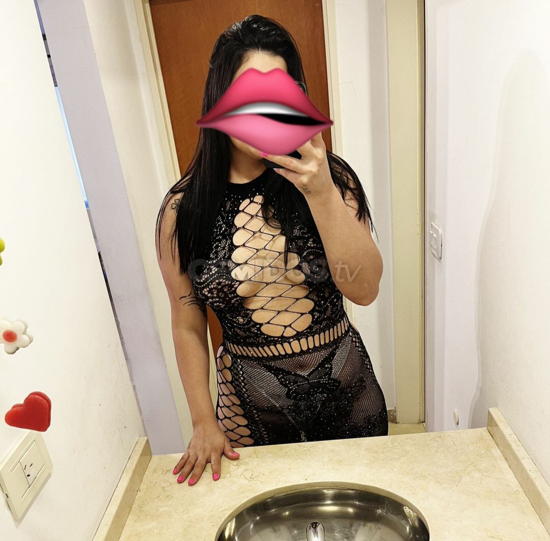 Naty hot