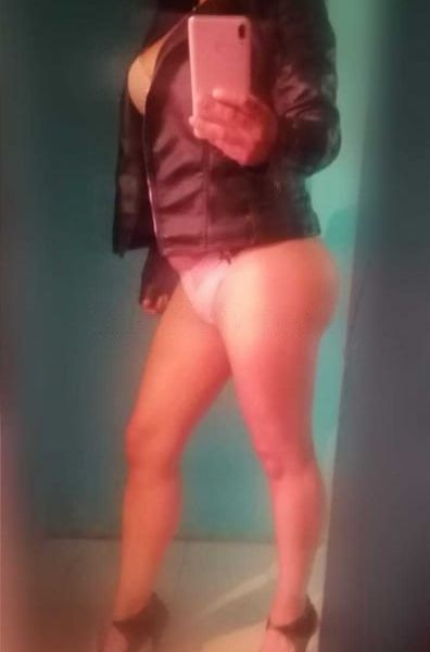 Me llamo regina y te presto un servicio de escort, te doy buen trato soy alegre, ardiente, sexy, apasionada y muy complaciente puedes besar todo mi cuerpo para pasarla lo mejor posible