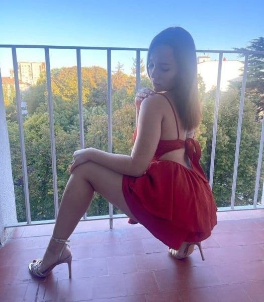 I am in Elche,recently arrived in this city and I would like to meet fun and friendly men who want to do things. do many things, I am the best companion for you. I consider myself super nice, fun and I like the idea of   getting to know the city well... You can call me or send me a message, I have whatsapp.