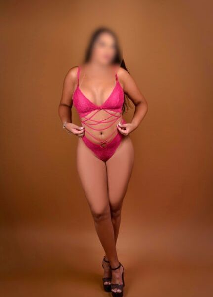 Oi, amor! Sou uma mulher super atraente e sexy, estilo namoradinha, bem carinhosa e safada na cama, sempre estarei bem arrumada com uma lingerie te esperando, adoro preliminares e não dispenso um sexo selvagem. No nosso encontro, estarei linda e cheirosa para termos um dia inesquecível!Horário de atendimento: Segunda a sábado, das 10:00 às 22:00 horasCachês: R$ 150,00 – 30 minutos R$ 200,00 – 1 hora.