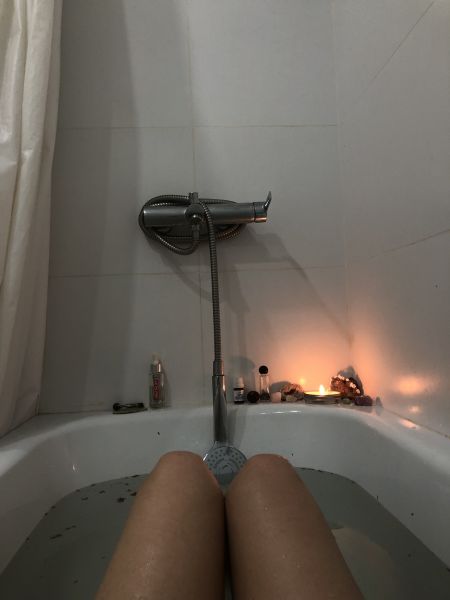 Acompañante de lujo, una experiencia terapéutica. ❤️‍🔥
Soy Lara, chica de 21 delgada con mucha cintura y de rulos castaños. Hago servicios presenciales y convencionales, también ofrezco servicio virtual de videollamada y sex chat. 
