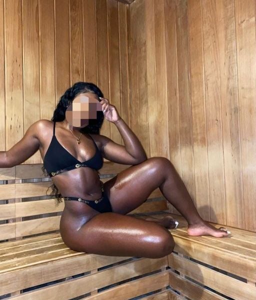 Baiana, morena de corpo exuberante. Primeira vez na cidade.Ela é uma mulata incrível e sexy! Impressionou pela beleza e sensualidade. Ela tem pele negra, muito acetinada, com um lindo bronze e uma sexy marquinha de biquíni… Seu cabelo é cacheado… Não faz anal. Também tem lábios carnudos, macios e muito gostosos de beijar… Seu corpo é todo natural…”✅ + SOBRE ELA: Tem perfil namoradinha e está sempre pronta para acompanhá-lo em seus passeios, eventos e viagens…Sempre em dia com a saúde, frequenta academia e corre. Tem bom nível cultural, perfil universitário e personalidade extrovertida. Tem um papo bem gostoso, com atendimento discreto e carinhoso. Passa o tempo com uma boa, adora frequentar a praia, barzinhos estilosos, bons restaurantes, viajar e fazer turismo cultural.