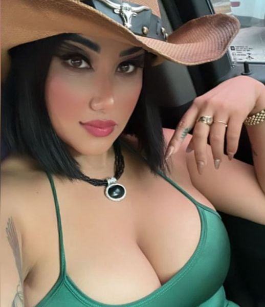 Soy una exclusiva escort mexicana ! 🇲🇽 
Me gusta divertirme y pasarla rico 💋🥰 
Estoy para cumplir tus deseos y fantasías .