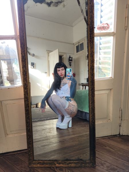 Hola! Mi nombre es Deltoya. Estoy por unos pocos días en Neuquén!

Brindo servicio convencional. Hago un oral hermoso y me encanta hacerlo, a vos te va a encantar que lo haga.

Servicio BDSM, este servicio es únicamente para quienes ya tengan experiencia. Soy sumisa.

Hago fetiches y fantasías, contame la tuya! 