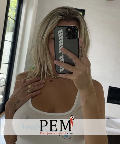   🤗 Hello, my name is Roxy.🤗I am 24 years old, a beautiful girl with a sexy body, tender skin, chocolate green eyes. I have a fun and a flirtatious personality and I'm always in the mood for pleasure. 😊