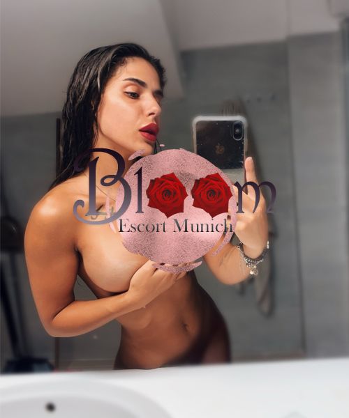   I offer a very high level GFE!!! Be with me like im your Woman and you will be my Man... Let's share intimate moments and have unforgettable time together. Please remember always to call me IN ADVANCE!!! Outcall only...