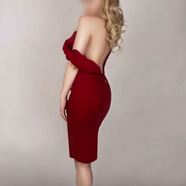   When we select the girls who will be part of our elite escorts Bielefeld team, we have very stringent selection criteria concerning the girl’s body, the talent in having sex, and the mindset to be able to carry out this job in the best way. We are very careful to select only the best girls because we want to give only the best to all our clients. Rafaella was the girl who managed to impress all our recruiters in the best way in the latest selection thanks to an explosive combination of a stunning body, talent, a winning mindset, and a sensual striptease escort service that is able to make even the most chaste man in the world fall in love.
