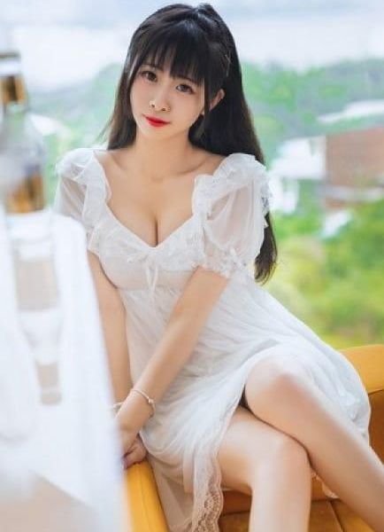 Aki is 18 years old Japanese Teenage escort model in London Bond Street. She is a cute Asian escort offering companionship, Incall, Outcall, Dinner Date, etc.