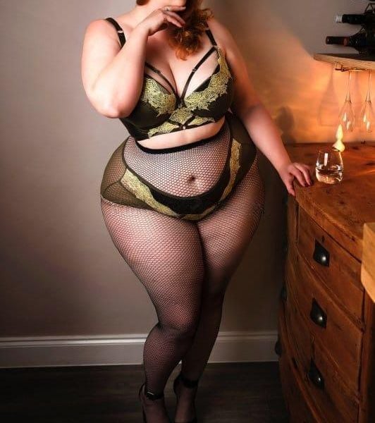 Before you read any further, I want you to close your eyes, and picture your dream woman standing right in front of you. If she’s a tall and curvy redhead with a wicked sense of humour, then I think you’re in the right place. I’m Amelia Swann – an independent London BBW escort and kinky redhead companion. I’m a riot of curves and colour with a sharp mind and a soft, inviting body. I’m here for a good time, and I want to take you along for the ride. I’m well known for being an exceptional GFE escort, but I also have a deeply kinky side. Standing 5’10 without heels, I describe my figure as a very