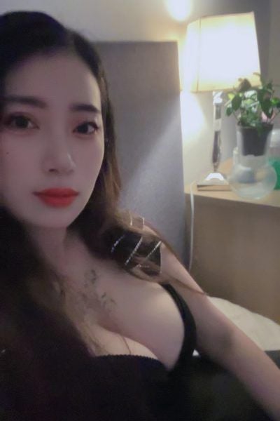   Xia Tian is 24 years old slim sexy young model babe offering you a pleasure for all the senses. She is a feast for the eyes to be envious of. She knows how to behave in the opera as well as in the disco. So book her now for amazing time.