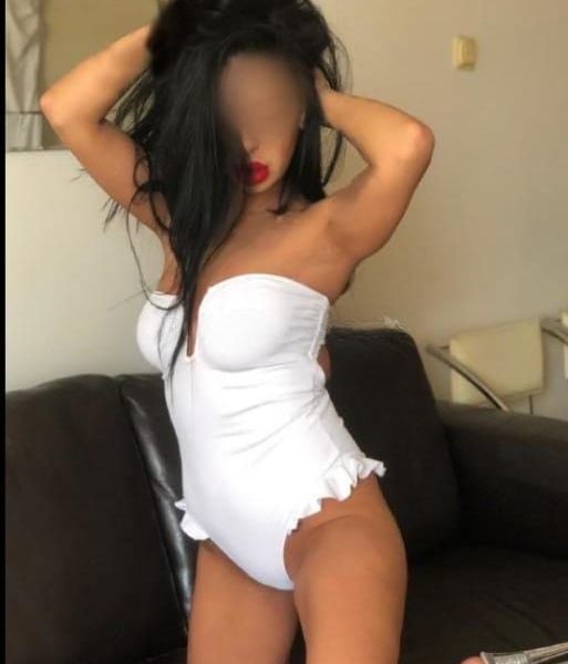 Hi bby.....I m new here..Just arrived...I m a such a friendly person wich have a lot to offer..I m gorgeus ,my body it s natural and always I have a positive atitude...My place it nice ,clean safe and always open..Don t be shy and call ...This it s a good way to relax yourself!! Call me