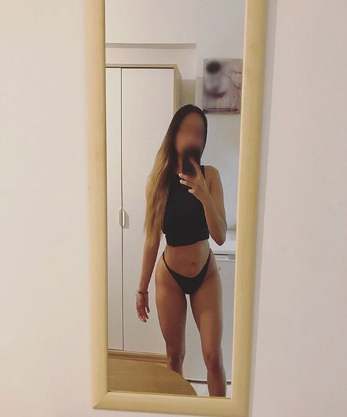   Sexy and slim girl from Germany in Hi Darling, she is now in Stuttgart, she will be happy to meet rich and generous men.