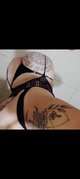 Holis soy brenda nueva en la zona centrica de neuquen , te invito a pasar un buen rato conmigo trato de novios abrazos besos y  masajes simples complasientes trios con una amigita o podes traer un amigo siempre y cuando tengan buen trato  bailesito erotico para calentar la cita bebe te espero 🥰