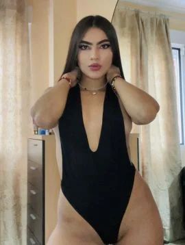 Soy Tatiana, chica nueva en tu ciudad de cuerpo natural, delgada, cabello largo, cara linda y sexy, soy una chica extrovertida, directa, simpática y amable, pasarás momentos únicos e inolvidables, música, masajes relajantes, buena compañía y toda la diversión que quieras..
Baile en lencería, diversión con juguetes😈,y manos
También puedes compartir momentos a su lado como cenas, fiestas y muchos momentos más.