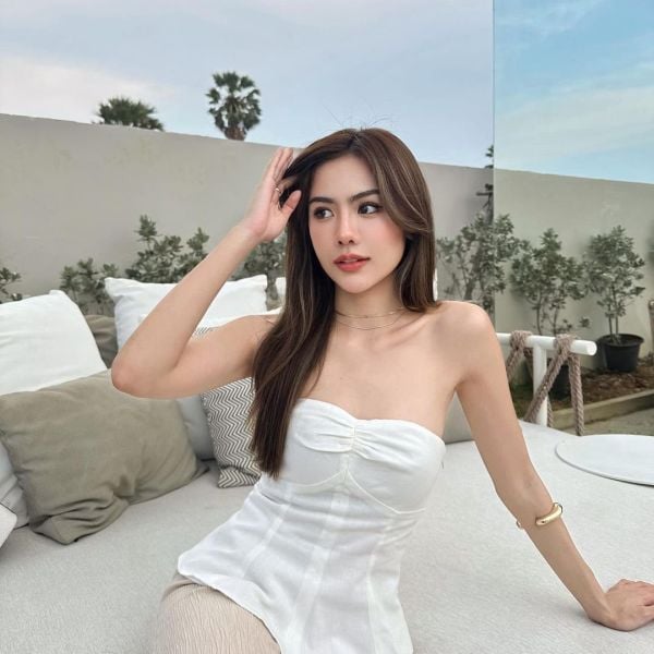   Hi dear my name Vania Larissa staying here at Jakarta if you interested massage and sex service please contact me and i Will come to your room place, i have good attitude and friendly and of course service good. Thank you