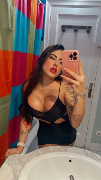 Hola soy Nicole, una chica colombiana dulce y divertida, soy nueva en Marbella, me gusta pasarlo bien y conocer gente para lo que surja, no dudes en contactarme amor 