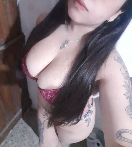 Con ganas de conocer gente y  cumplir fantasías.... soy una mujer muy dosil buena y muy fogosa.... me gusta usar trajes eroticos.... y soy muy mimosa en la cama.... me gustaría que me contactes
Horarios de atención:
21hs de la noche 
Hasta las 04 de la mañana 