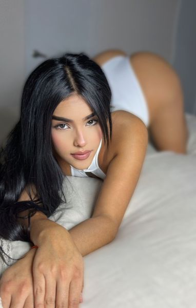 Hola amorcito lindo, soy mariana, una encantadora y deliciosa escort de 20 años , poseedora de unas curvas excelentes, carita angelical y un magnífico culo. Ven a conocerme y déjame ser la compañera que tanto buscabas en la cama.
En mi servicio descubrirás una chica discreta y lista para complacer cada una de tus lujurias en la cama. Te atenderé como el caballero que eres y follaremos una y otra vez en las poses que más te exciten.
No dejes pasar esta oportunidad y ven para que hagamos realidad tus sueños.
Agenda tu sesión comunicándote conmigo al whatsaap +56950740557 y recuerda que me muevo por todo Santiago, donde iré a tu domicilio u hotel de preferencia!! Besitos papasito 