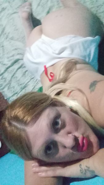RUBIA GRANDOTA CON MUCHAS CURVAS BIEN CALIETE PECHOCHA CON GANAS DE JUGAR