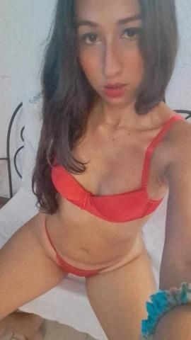 Chica linda, alegre, sexy y muy morbosa lista para atender a personas de mente abierta que quieran verse cumplir todas sus fantasias, de momento solo servicios virtuales corazónes