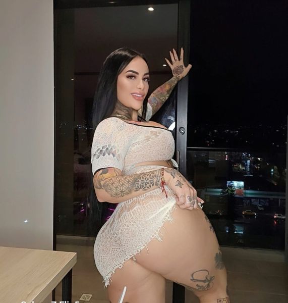 Me llamo Genesis Onassis tu chica tatuada, exótica y con clase! Dispuesta para ti tu actriz porno tu fantasía hecha realidad, soy un complemento de elegancia, sensualidad, morbo y lujuría. Llámame no te arrepentirás fotos 100% reales