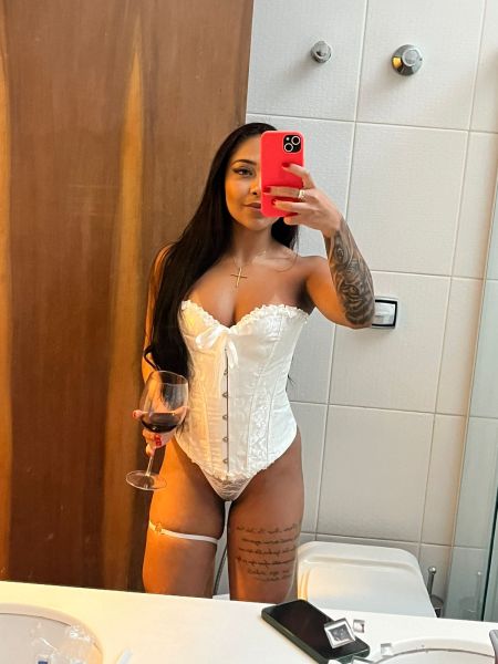 Hola chicos soy Ingrid joven latina recién llegada primeira vez en mallorca tengo 19 años soy brasileña Soy higiénica, soy amable, doy masajes tántricos relajantes, soy educada,  
