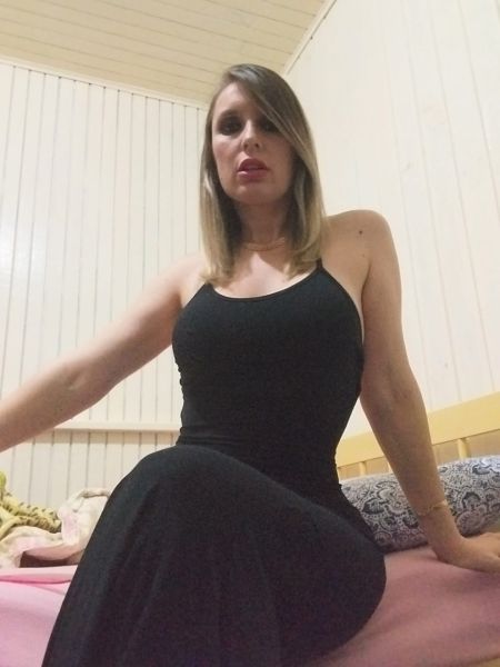 Webcam girl
Sexting 
Photos and videos 
I accept payment as a bank transfer SEPA/IBAN
My profile is exclusively for video calls, I don't do dating, and only online, webcam girl, I'm available every day of the week, for an online game, call me on watssapp for more information