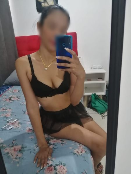 Hola, soy Saba, una joven y hermosa escort venezolana, de piel clara, ojos cafe cautivadores y cabello negro único. Mi sensualidad y encanto natural te invitan a descubrir una experiencia inolvidable. Mis fotos son 100% reales.

Ofrezco sexo vaginal y oral sin preservativo (segun higiene), besos suaves, caricias, masajes relajantes, baile erótico, todas las posiciones, y dos contactos en una hora. También puedo ofrecer sexo oral mutuo y sin preservativo, solo consúltame.

Estoy en Santiago, cerca del metro Universidad de Chile.  No esperes más para vivir un momento único. ¡Te espero! Besos