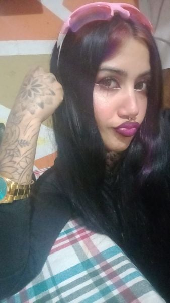 Soy Nicky morocha tatuada, pelo negro largo 
mido 1,50💋