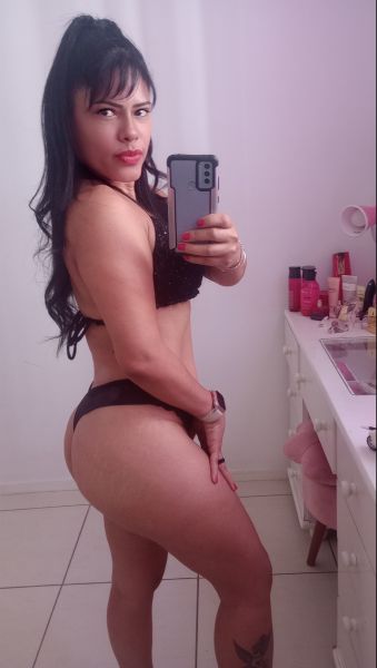 Ola somos um casal bem safado pronto para realizar todas as suas fantasias 
Ela 35 anos morena estilo índia com uma buceta e um cuzinho delicioso que vc come e pede bis 
Ele 30 anos moreno corpo malhado com um dote de 19.5 de puro prazer 

