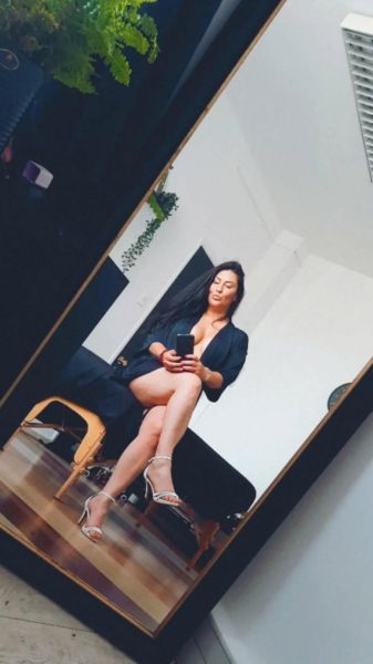 Hola amor soy Giovanna una  Escort  de nivel exclusivo, dama de compañía y Masajista profesional.
Departamento privado y reservado,  disfrutarás de un masaje real de relajación, sensitivo y tantrico, con mis manos expertas, que buscaras cada uno de tus puntos sensibles para tratarlos con energía y muchos mimos. Notarás que tu erotismo crece imparable, continuaré masajeando tus partes más erógenas, con la sensualidad de mi cuerpo contactando con el tuyo....
Disfrutaras de mi sensualidad y mis hermosos pechos, encendiendo tu libido de tu piel, y te llevaré a un clímax de placer extremo.
Espacio intimo, de suma armonía,  buena musica absoluta discreción El lugar es super discreto ,higiene absoluta y climatizado aire acondicionado .
Servicio de ducha café té agua. 
Trabajo independiente. 
Sin apuros buen trato.
Giovanna consultas al  W app .