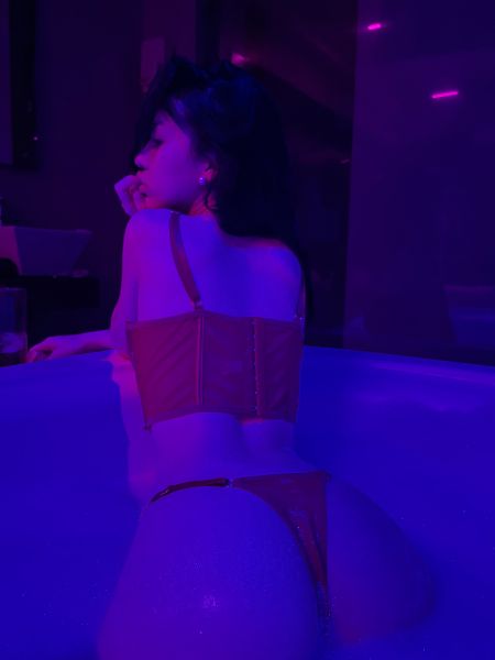 soy cloe, una escorts de nivel premium.
mi cuerpo es delgado y estatura pequeña, te voy a hacer pasar un momento increíble, lo mejor que vas a probar.

Mi servicio es convencional con oral, vaginal  (segun tamaño, con adicional) 👅🍼💦💋💓 Atiendo a parejas, trios y lo que se vaya dando lo podemos charlar. Como verás, AMO el sexo en todas sus formas! tengo mucha experiencia!