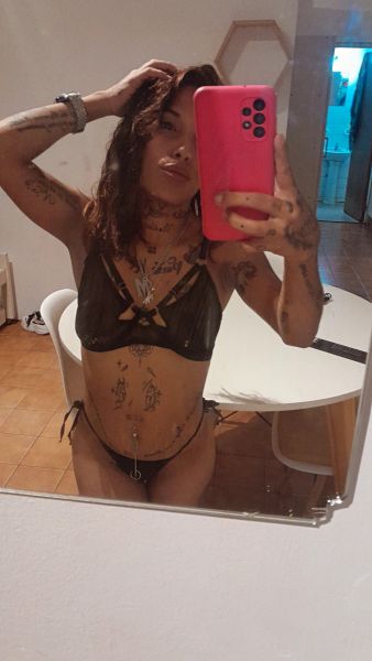 Hola amor soy cata recién llegadita a villa maria solo de pasada muy puta en la cama  hago los mejores Garganta profunda babosos y besos húmedos con lengua aprovecha amor promo de trios y mucho más 