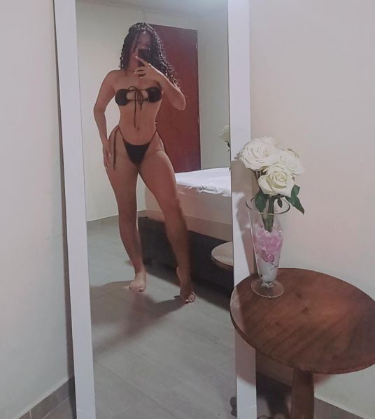 Es para mi un enorme placer tenerte aquí en mi perfil.

porque podremos compartir momentos muy explícitos, sin filtros e increíbles. 
estoy abierta a cumplir todas tus fantasías sexuales sin ningún tabo
podrás verme haciendo: 
* Video llamadas.
* Bailes sensuales y Twerking.
* Chats eroticos (incluyen fotos, videos y audios muy calientes) 
* Paquetes de fotos y videos 
* Anales
* Squirt 
* Lluvia dorada
*Lluvia Marrón 