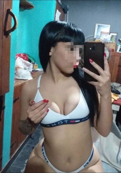 Soy Leila, 19 años, piel blanquita, cuerpito delgado 1.60 de altura 
Mi servicio es onda novios , oral vaginal y lo que se vaya dando mi amor 

Tengo Depto en liniers mi amor  estoy de 15 a 20hs 