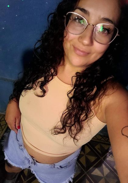Soy una persona que busca nuevas experiencias me gusta divertirme. Adicta al sexo 