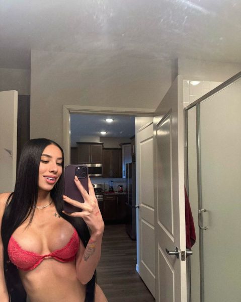 Hola soy una Chica sexy y amigable y me encantria que ablemos y nos divirtamos soy latina y Cariñosa