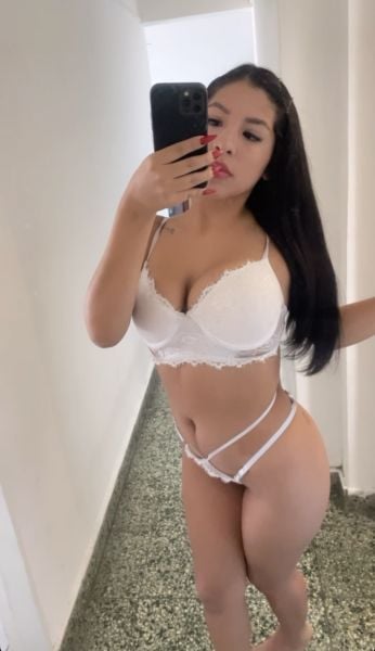 Hola soy alyne tengo 20 años.Soy muy simpática y buena onda.Sobre todo me gusta hacer todo en la cama.Me gustan las ideas locas y el sexo oral,hacerlo y que me lo hagan también.Me gusta cumplir fantasías 🔥