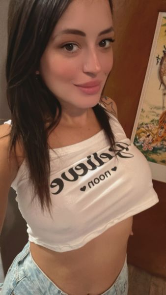 Hola amor, hago videollamada, pack de fotos, hoteles y a domicilio dependiendo la zona. 


Mi servicio es convencional, sexo oral y vaginal.
Soy una chica muy amorosa. Me gusta mucho disfrutar y que ambos pasemos un buen momento inolvidable. 
Te espero!!