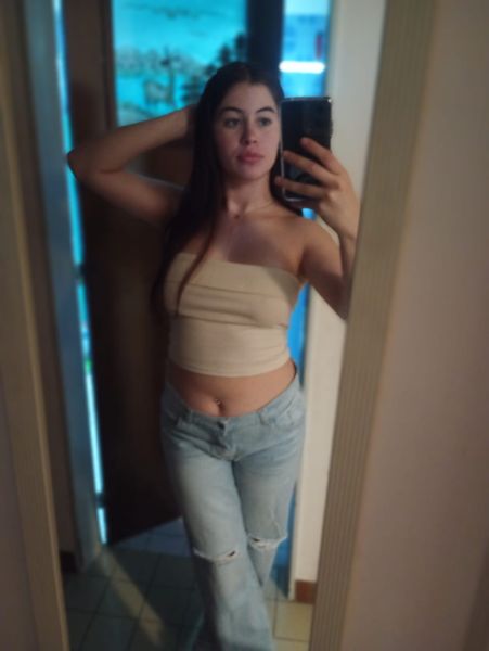 Bueno soy anto tengo 20 años recien cumplidos,tengo ganas de conocer gente pasarla lindo y pasar un lindo momento ...