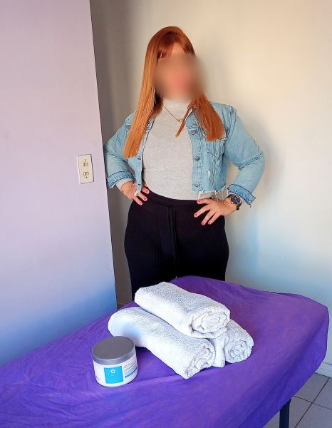 Hola soy nurt, realizo masajes sensuales 
Masajes profecionales...
Tengo buenas referencias, soy amable , muy higienica , y copada..
 mi lugar esta siempre impecable, cumplo con todos los requisitos de higiene , soy muy obsesiva con eso...
Tengo a disposicion servicio de ducha (avisar que quiere ducharse antes de venir)
Realizo masajes sobre camilla si busca algo mas descontracturante, o sobre tatami si busca algo mas sensual cuerpo a cuerpo, 
Hago participacion convencional, no soy completa, los profilacticos los pongo yo.. trabajo con cremas y aceite neutro sin olor. Soy muy profecional y discreta,  Trabajo en un spa con salida a la calle pido discrecion , soy independiente , podes estacionar en la puerta , 

Por alguna consulta me hablas al wsp ♡ siempre con respeto♡

