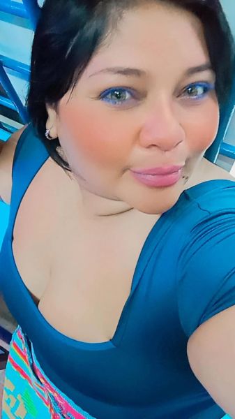 Soy una rica madura de 40 años hermosa trozita disponible para toda tus fantasias virtuales video llamada caliente chat hot caliente contenido de todo tipo fotos bella fetiches de todos tipos