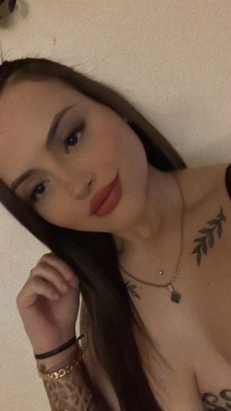 Hola amor soy cami, soy una chica copada y muy caliente con ganas de pasar un buen momento con vos!
Tengo depto propio para que pases ❤️
No dudes en mandarme mensajito 😍🥰