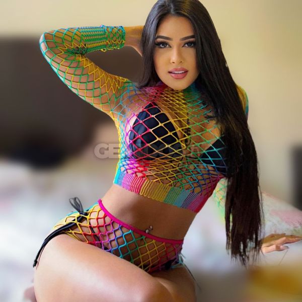 Cariñosa, amable y encantadora. Me gusta que cada momento cuente: con atención, cariño y un toque que lo hace todo más intenso. ¿Quieres descubrirlo? Llámanos.