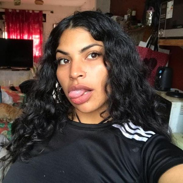 Hola soy Sheila 💋,estoy estudiando, morena✌🏿 de rulos con mucho carisma y buena onda háblame y te comento más sobre mi servicio👄💞