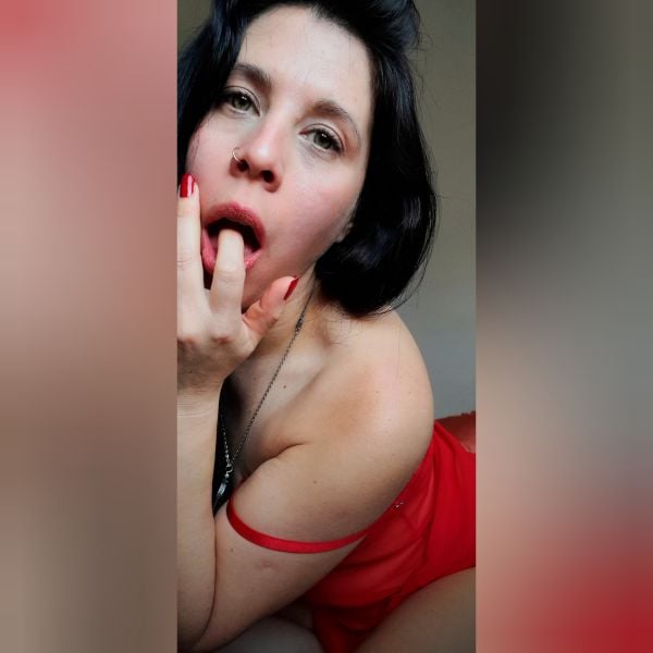 🌒 *Lilith Escorpiana* 🌘
🔥 Energía, erotismo y placer real. 🔥
Mi energía es alquimia.
No toco, pero te quemo.
No me tenés, pero te rendís.

✨ Masturbación en vivo
✨ Juegos visuales, squirting, placer a tu medida
✨ Audios sucios, videollamadas calientes, fantasías sin censura

Soy esa mujer que transforma todo lo que toca.
Mi cuerpo es mío, sagrado, pero puedo mostrártelo si sabés ofrecer.
Cada vez que invertís en mí, te volvés parte de algo que no se olvida. 💫♏️😈

♏️ Mi voz te queda en la piel.
♏️ Mi mirada virtual te penetra.
♏️ Mi entrega vibra con autenticidad.

⚠️ No soy un gasto.
💰 Soy una inversión energética, emocional y erótica.
Después de mí, no buscás más.

💌 Escribime si sabés rendirte ante una mujer que se ama, se cuida y no se regala.

Soy fuego.
Soy orgasmo.
Soy Lilith.